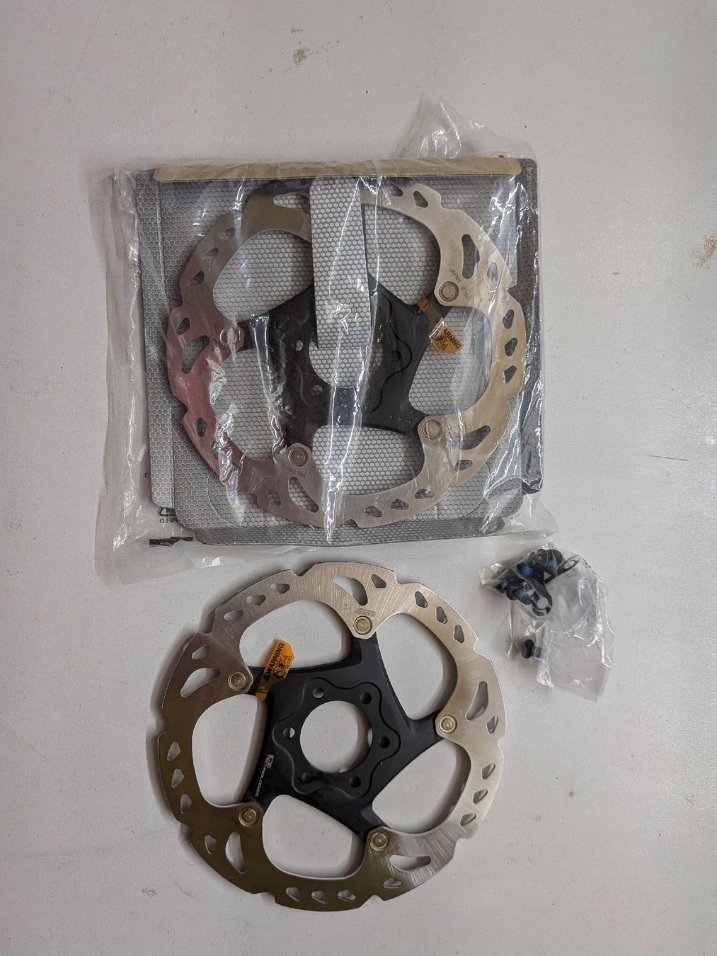 Shimano Pezzi di ricambio: Shimano Bremsscheiben 160mm, 6-loch – Nuovo e nell'imballaggio originale da Zürich venduto da grandmaster999