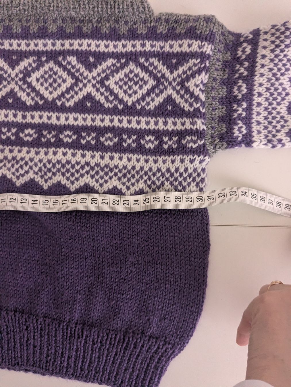 Pullover & Sweatshirts: Winter-Pullover, Handgestrickt, Grösse 74 Lila-Grau – Gebraucht aus Rorschach von olg_5qq2 2