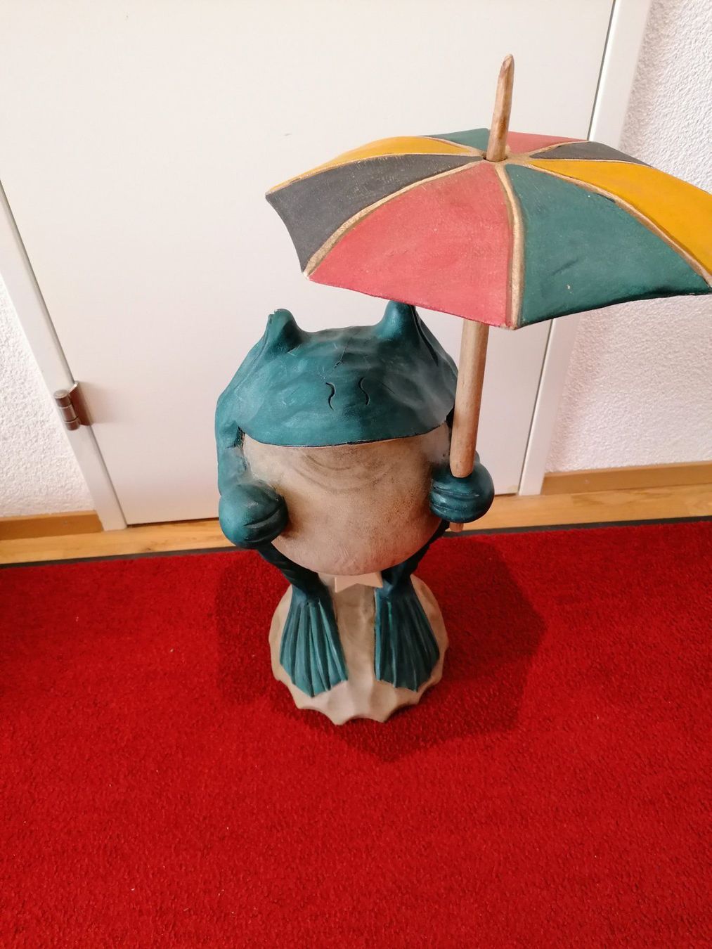 Holzschnitte: Frosch mit Schirm aus Holz geschnitzt – Gebraucht aus Muri AG von goodmood17 1