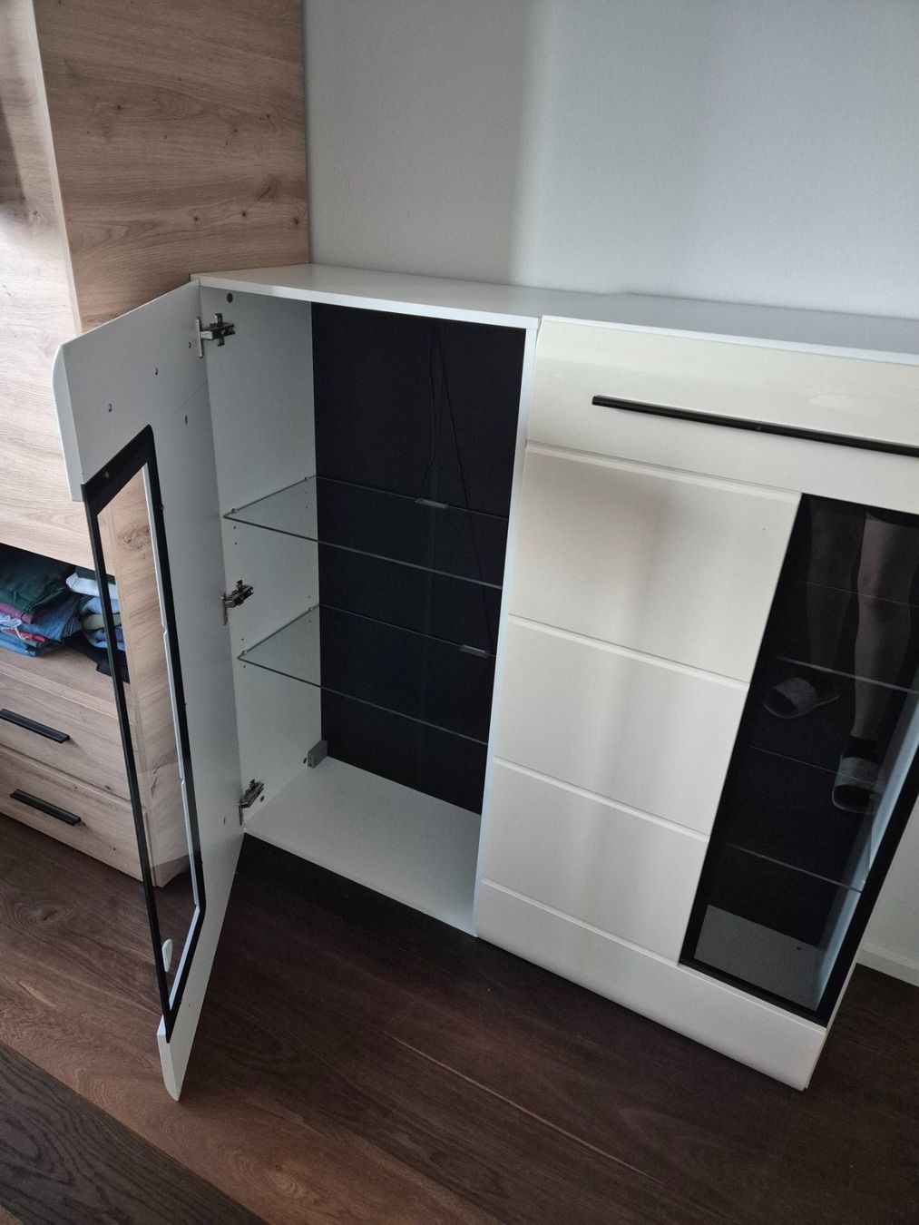 Schränke: Zwei Vitrinenschränke weiss – Gebraucht aus Hombrechtikon von nie_hk8r 4