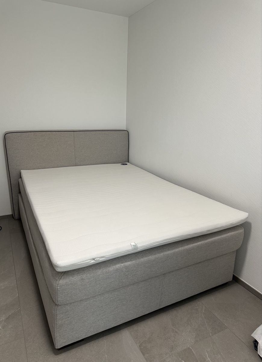 Betten: Boxspringbett hellgrau 140x200 cm – Gebraucht aus Triengen von adr_rdr2