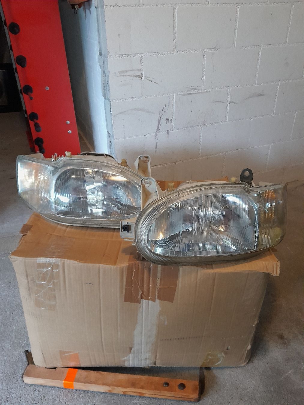 Ford Scheinwerfer: Ford Escort MK7 Scheinwerfer mit Nebellicht und Seitenblinke – Gebraucht aus Studen SZ von Mostelbock02