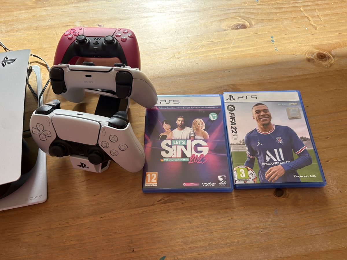 Console: Playstation 5 (PS5) mit 3 Controller + 2 Games! – Nuovo (secondo la descrizione) da Luzern venduto da hetalw 1