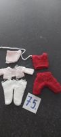 antike und neuer gestrickte Puppenkleidli 