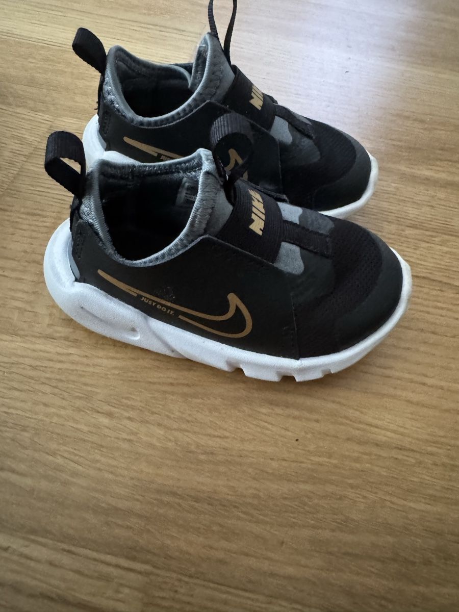 Nike Scarpe per ragazzi: Baskets Nike enfant, très bon état – Usato da La Chaux-de-Fonds venduto da kel_9khc