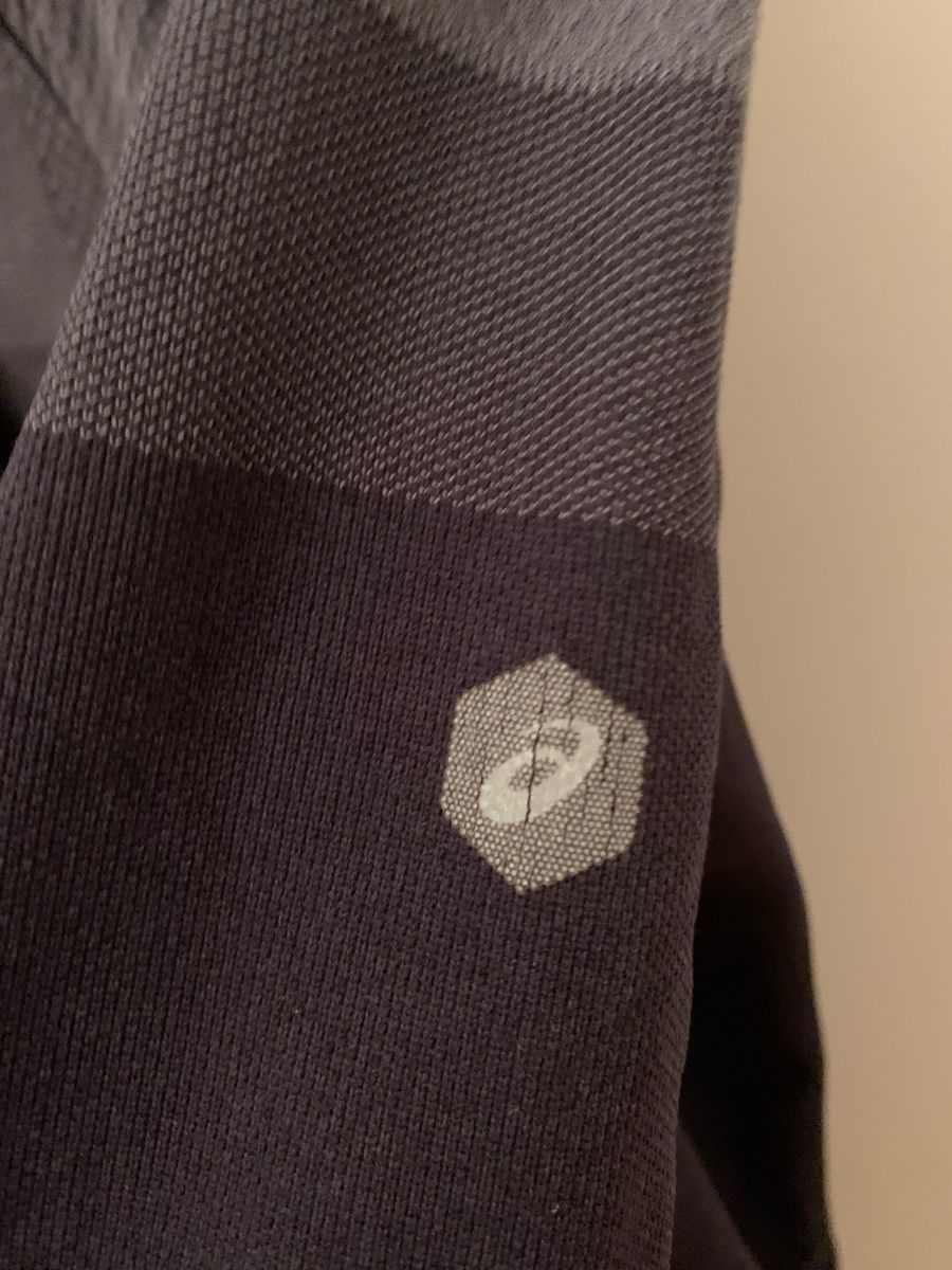 Giacche: Asics Zip Hoodie – Usato da Unterägeri venduto da Globi8634 2