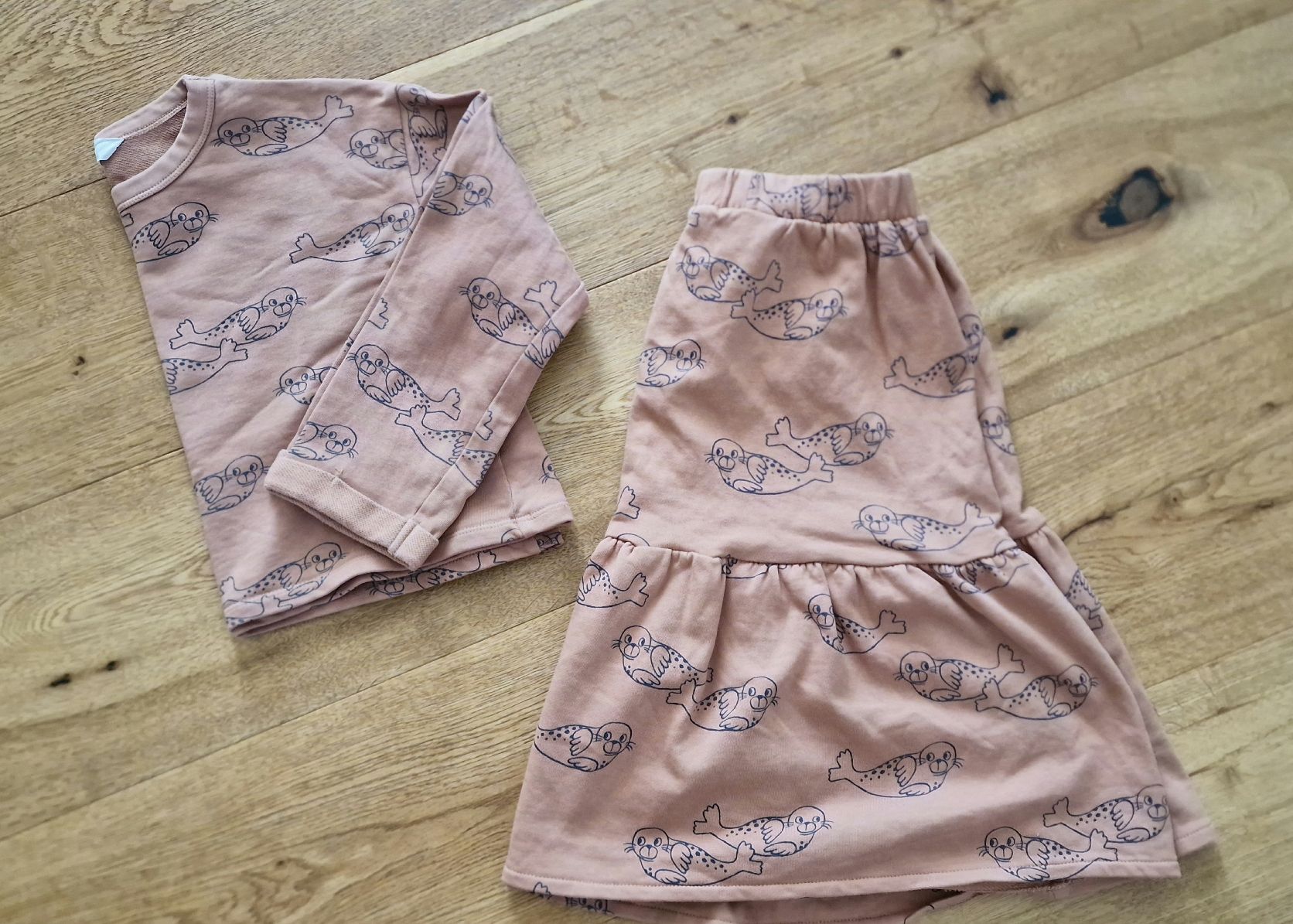H&M Lotti & Set di vestiti: Tolle Mädchen set 134 – Usato da Emmenbrücke venduto da Nadmorebiti