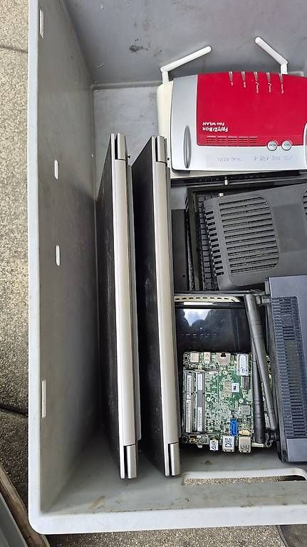 Modem & Router: PC ,Laptop , Router,Festplatten,Arbeitsspeicher, – Usato da Fisibach venduto da Lorobin 4