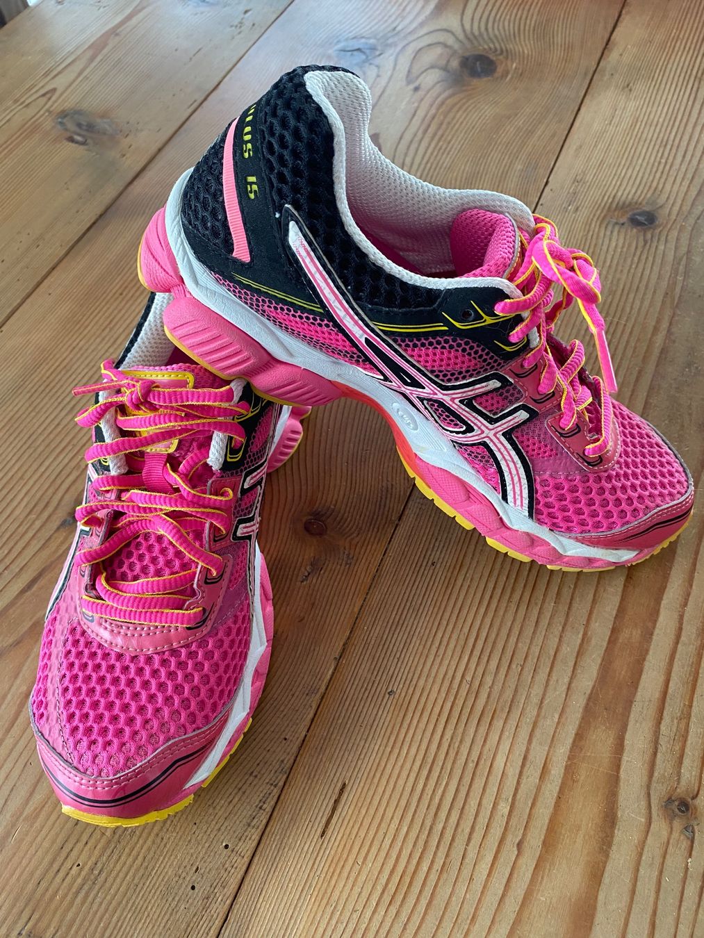 Asics Scarpe da donna: Asics Gel Cumulus 15 Grösse 37 – Nuovo (secondo la descrizione) da Malans GR venduto da merlot03 1
