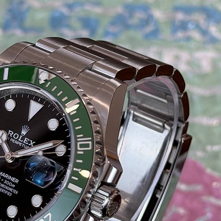 Orologi: Rolex Submariner "Starbucks MKII" 126610LV – Usato da Genève venduto da minty.watches 3