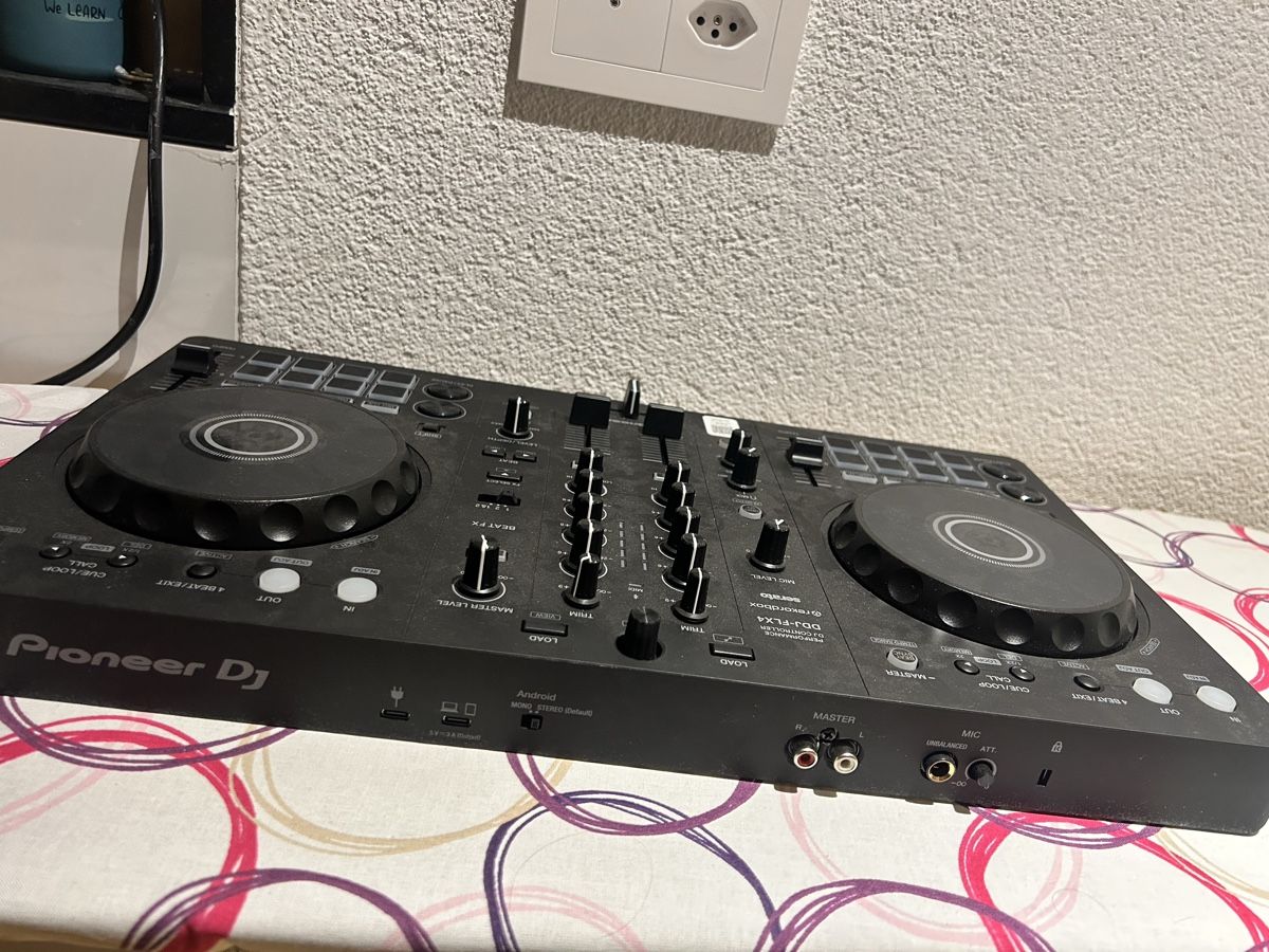 Pioneer Mischpulte: DDJ-FLX 4 + 2 free monitors  – Neu (gemäss Beschreibung) aus Basel von imadarchid 1