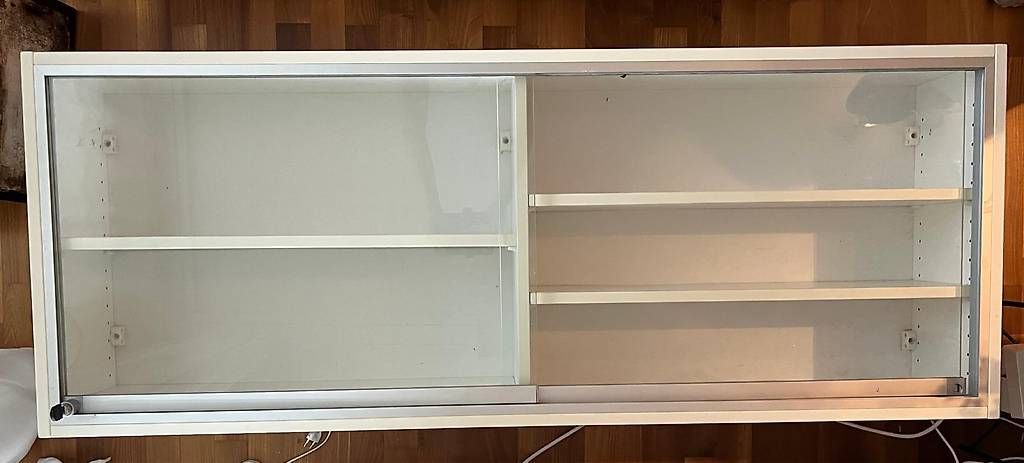 Cassettiere: Kommode / Vitrine mit Glasschiebetüren – Usato da Winterthur venduto da Nessa87 2