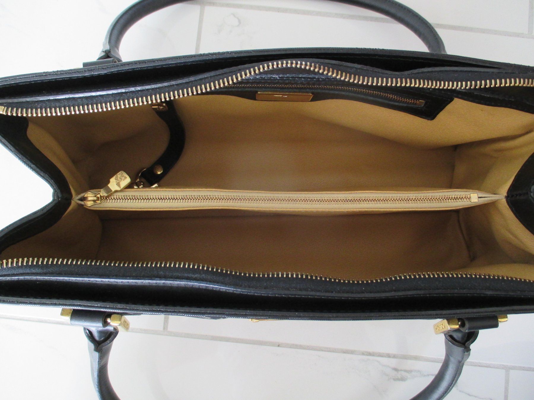 Maison Mollerus Taschen für Damen: Maison Mollerus – Neu (gemäss Beschreibung) aus Kloten von Duro55 4