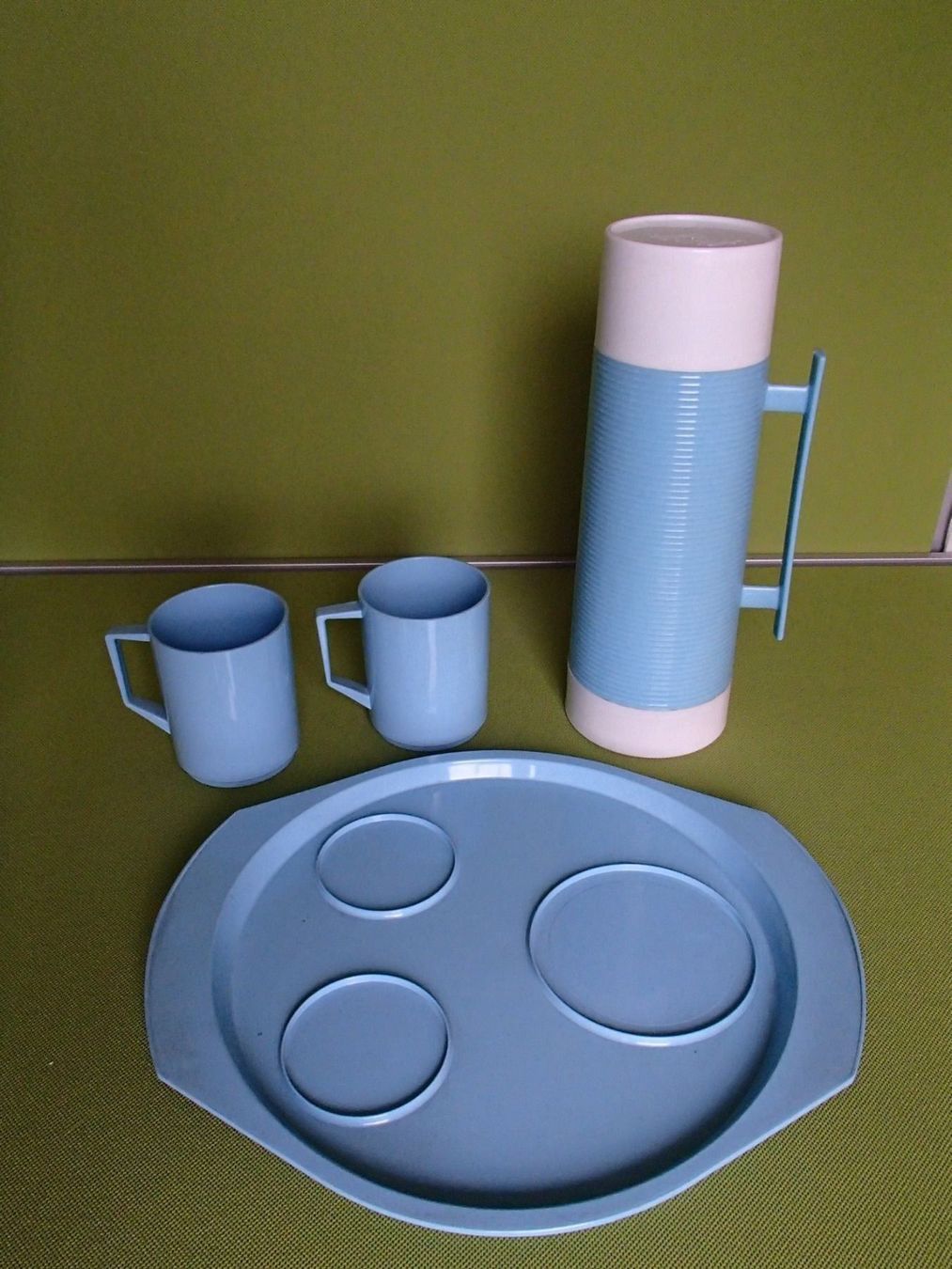 Tasses: hellblauer Thermos 2 Tassen & Tablett – D'occasion à Schöfflisdorf par pullux 1