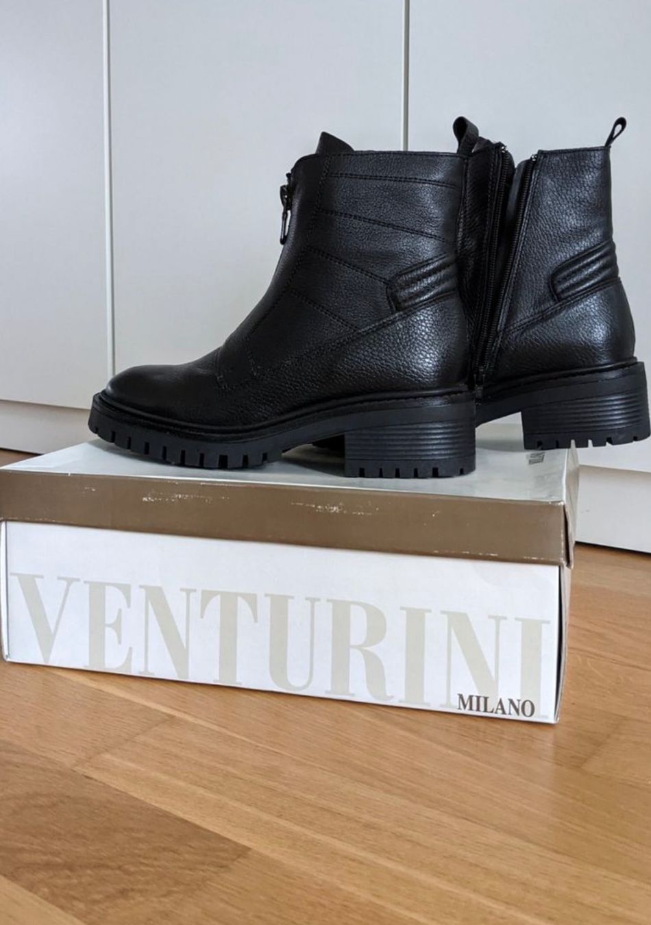 Scarpe da donna: Leder Stiefel Grösse 38 NEUE Stiefletten – Nuovo e nell'imballaggio originale da Winterthur venduto da EasyRS