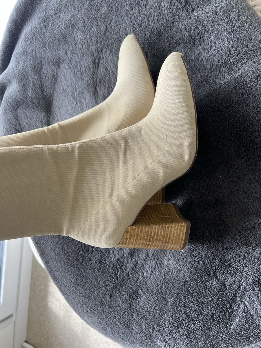 Scarpe da donna: Stiefeletten beige Grösse 38 mit Blockabsatz – Usato da Zürich venduto da sop_xbd7 3