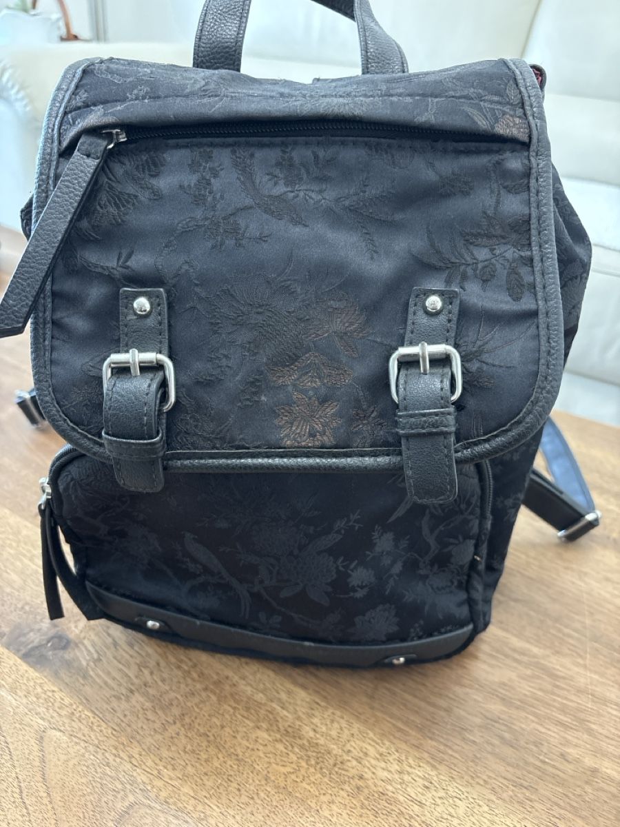 Taschen für Damen: Elegante schwarze Handtasche mit Blumenmuster - Herbst Chic – Gebraucht aus Kriens von mir_v8ww 1