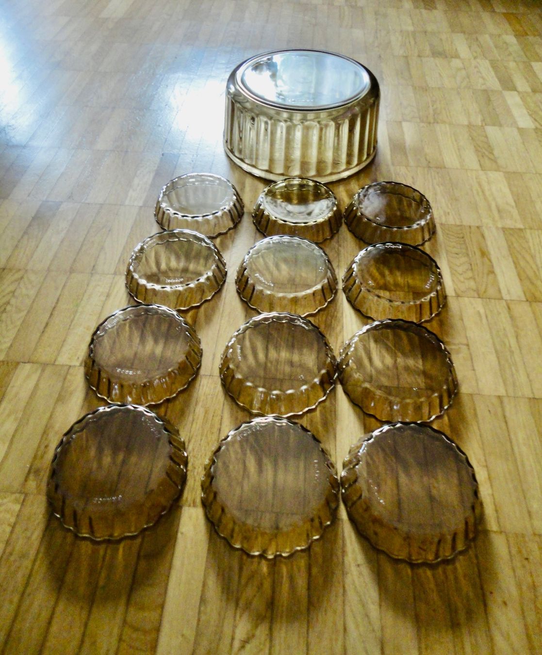 Ciotole: 12x kleine Glas-Schälchen/Förmchen + 1 grosse – Usato da Wädenswil venduto da FILI10 4