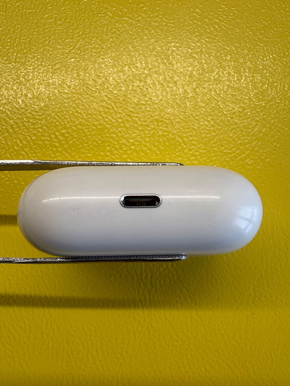 Apple Cuffie: Apple AirPods Pro 1 charging case (A2190). – Usato da Lausanne venduto da Zorrus77 4