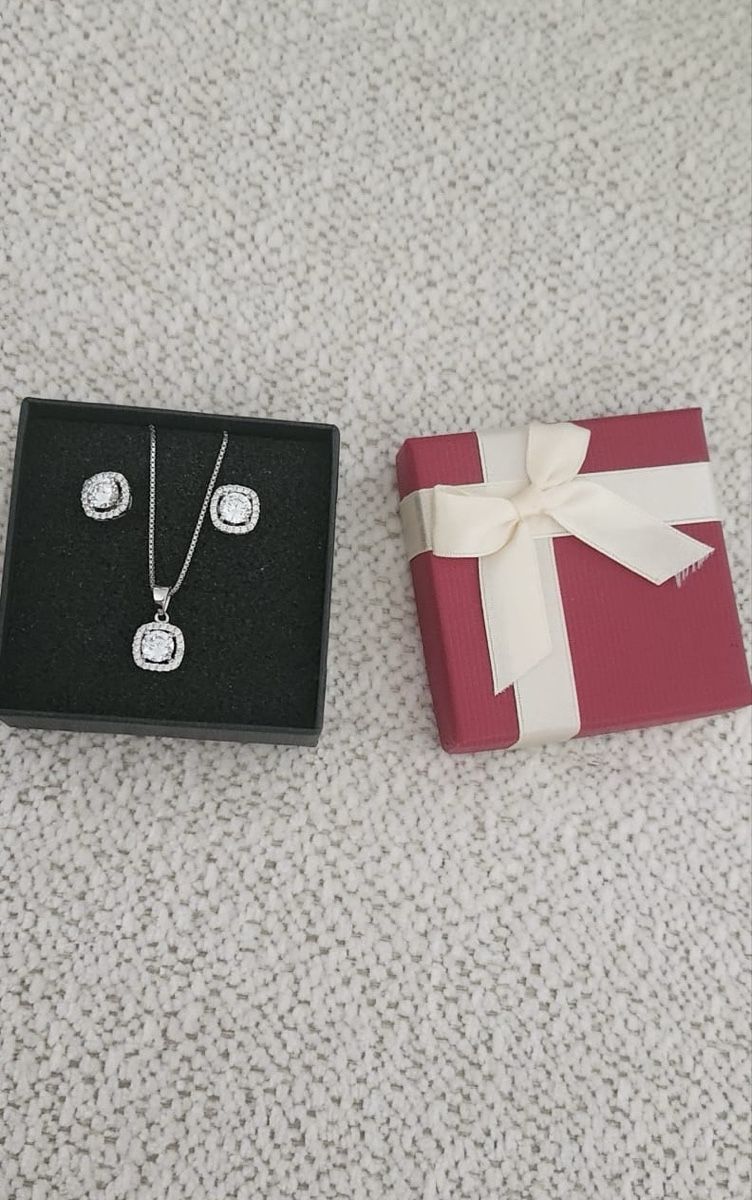 Colliers: Silberschmuck Set – Neuf (Voir description) à Zürich par alv_pqz2