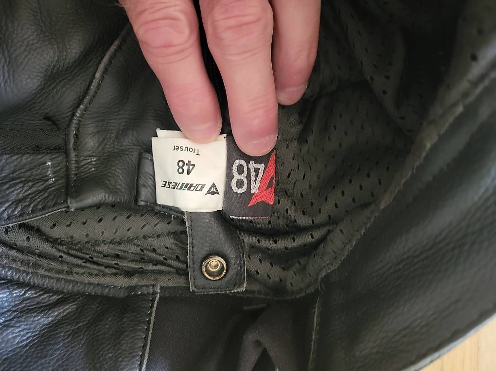 Pantaloni: Pantalon cuir Dainese – Usato da Carouge GE venduto da pat_9j5k 1
