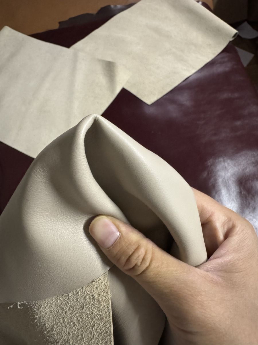 Tissus: Cuir/ leder, beige gris/1.2mm, 3 pieces – Neuf avec emballage d'origine à Veyras par ValClasse 5