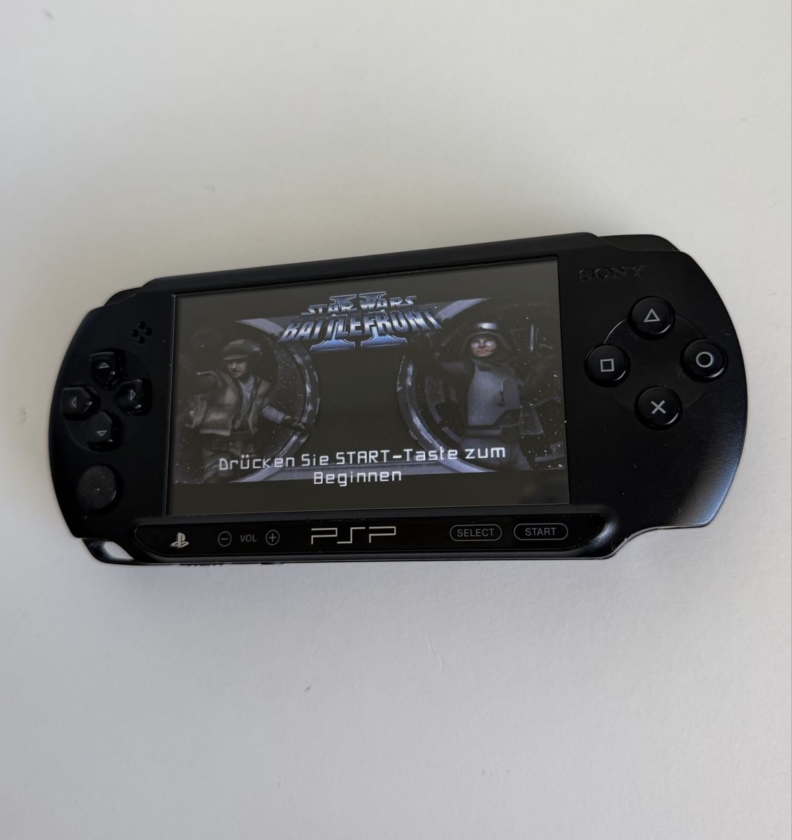 Sony Console: Sony PSP E1004 Schwarz Ladekabel + Spiele – Usato da Füllinsdorf venduto da hae_gt9l 1