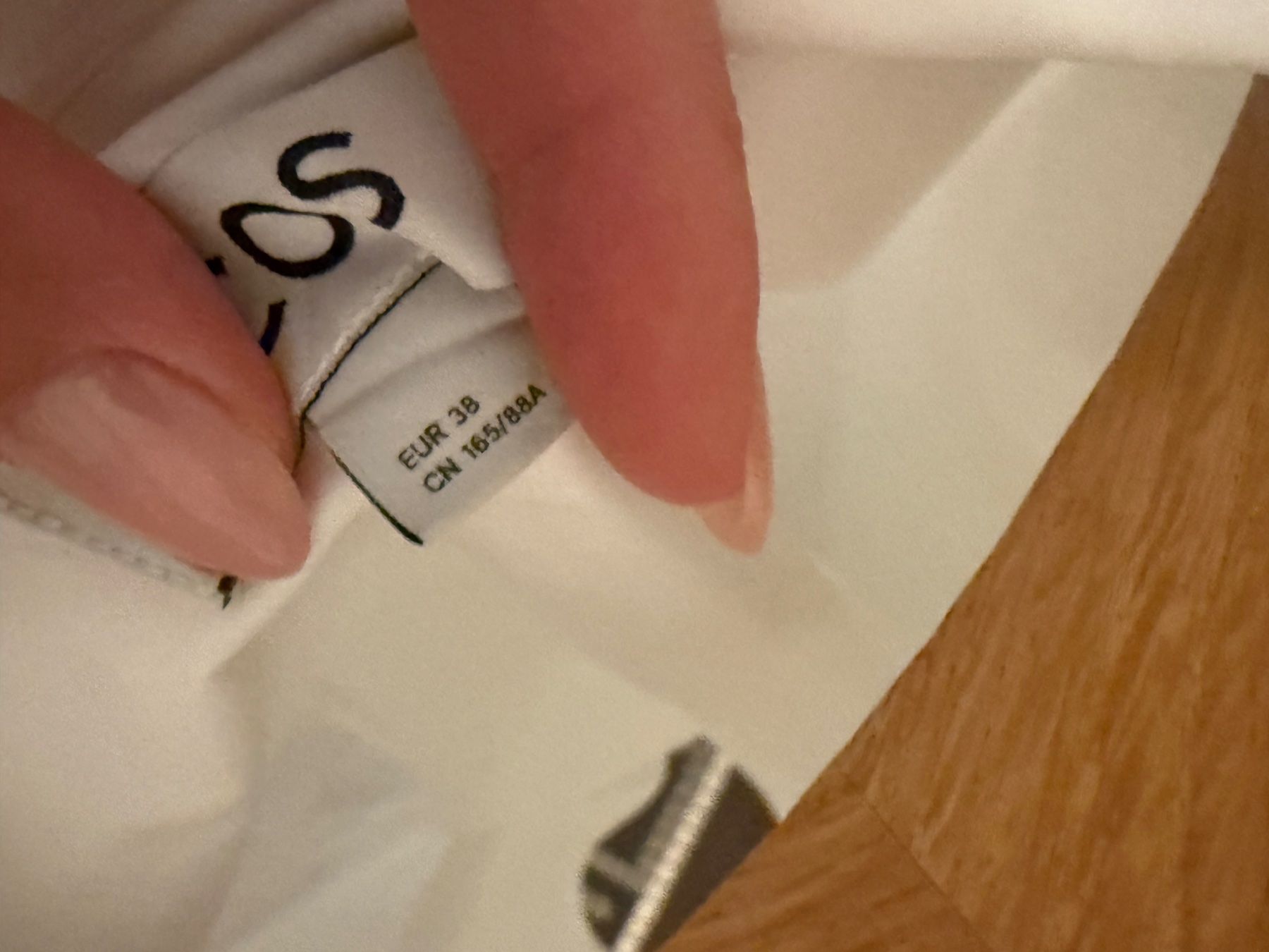 Blusen: Cropped White COS Shirt – Gebraucht aus Zürich von ele_nd88 2