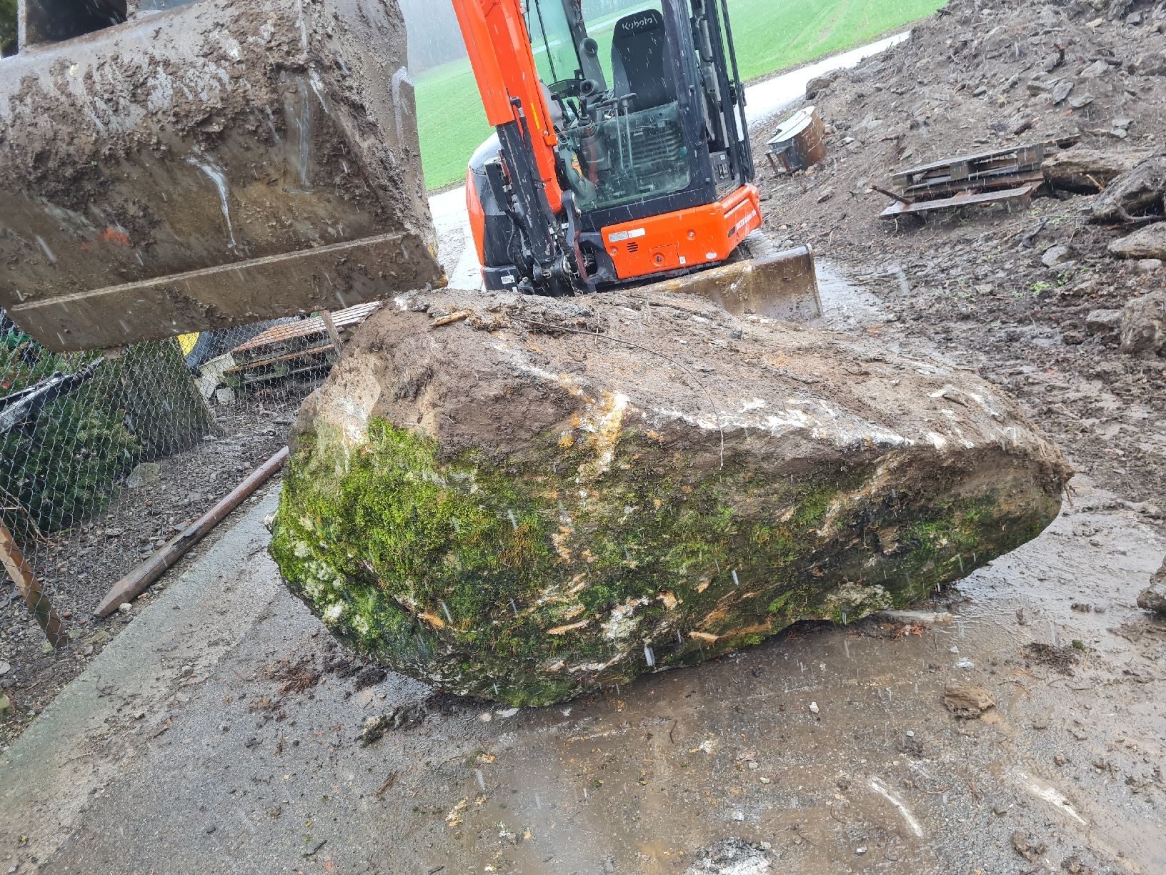 Steine & Dachziegeln: Stein, Findling – Gebraucht aus Retschwil von fa-trade 2