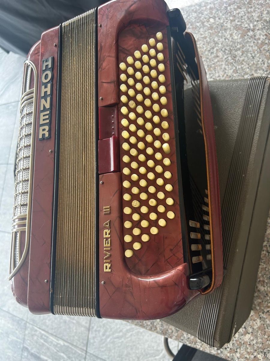 Hohner Strumenti musicali: Gepflegtes Hohner Akkordeon Riviera -3 – Usato da Küssnacht am Rigi venduto da Happy_home 2