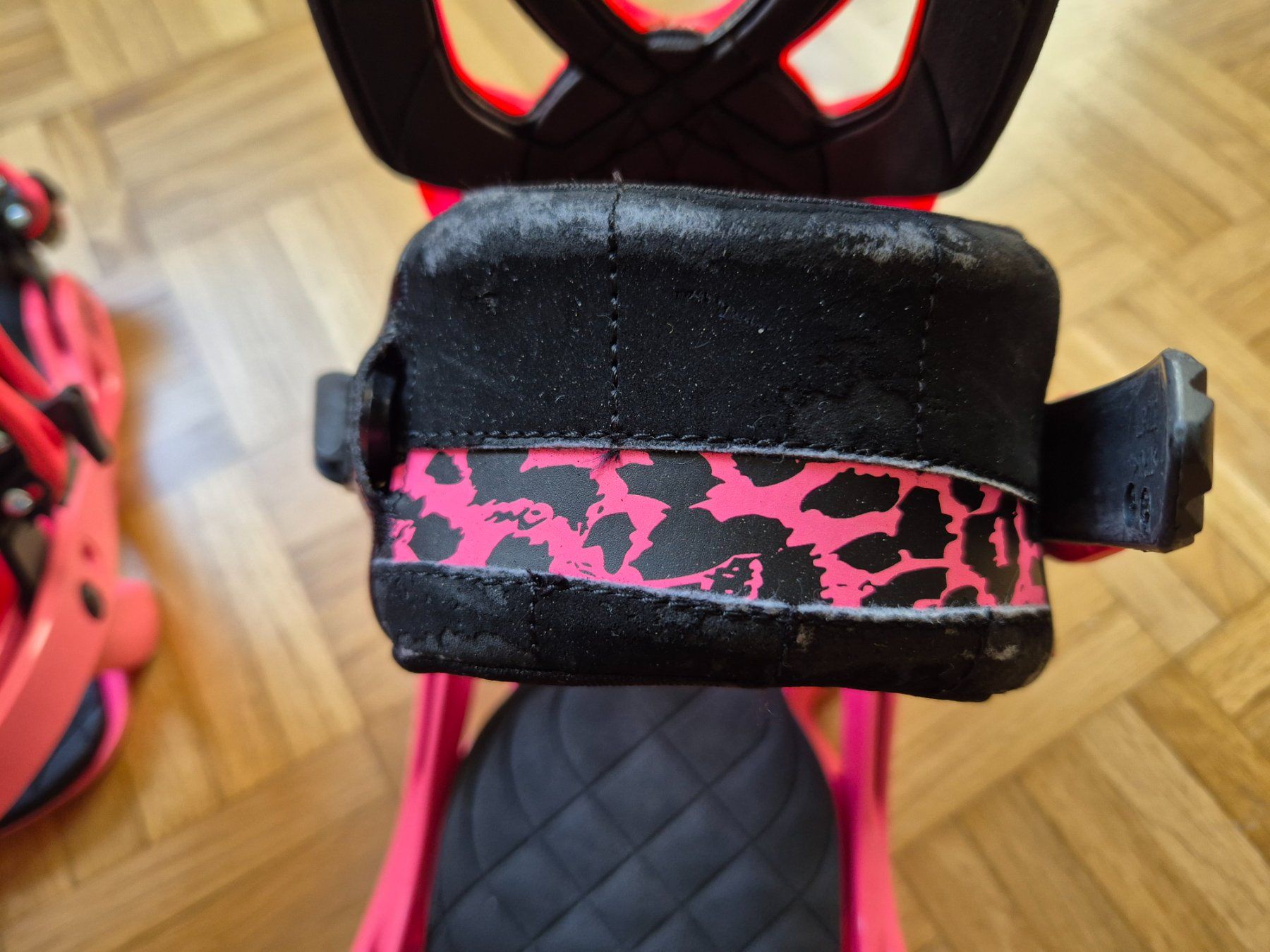 Salomon Fixations: Salomon Snowboardbindungen pink-schwarz – D'occasion à Au ZH par dae_pkq7 4