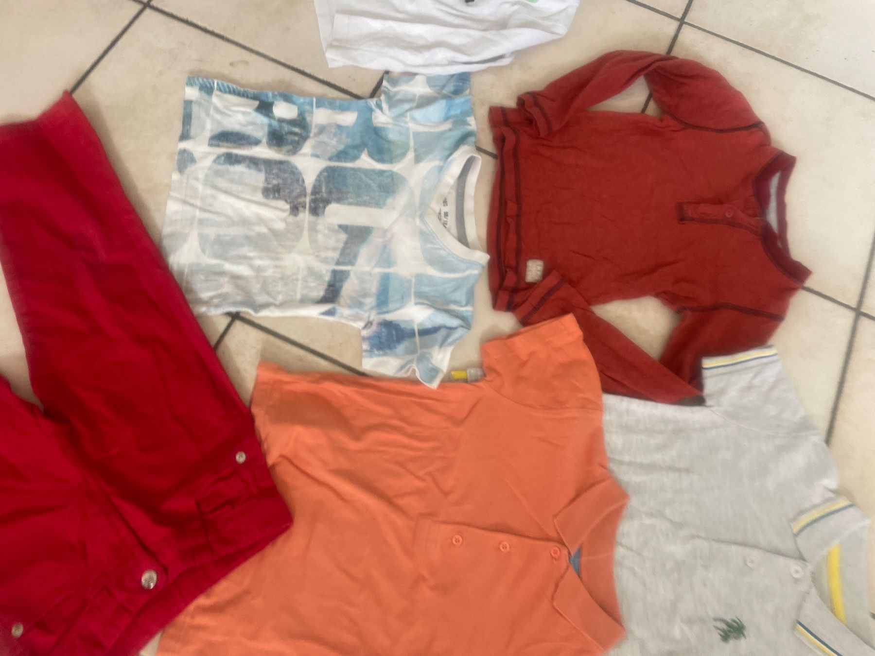 Lotti & Set di vestiti: Cooles Manor/Campus Kleiderpaket Gr.98/104 – Usato da Obergerlafingen venduto da cabo4 2