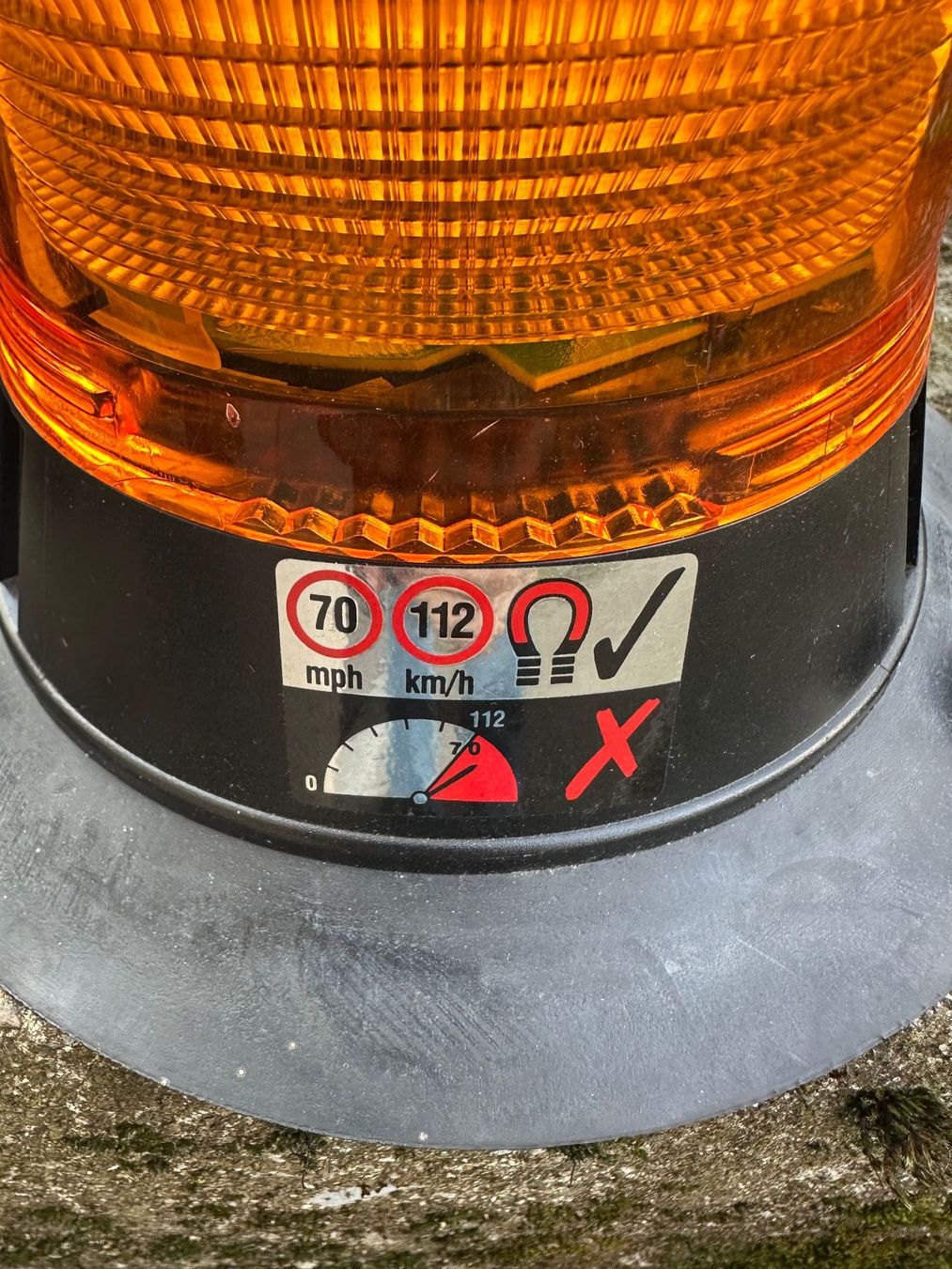 Lampade: Blitzleuchte 12 V Orange mit Saugnapf & Magnet – Usato da Stallikon venduto da Rsiri 2