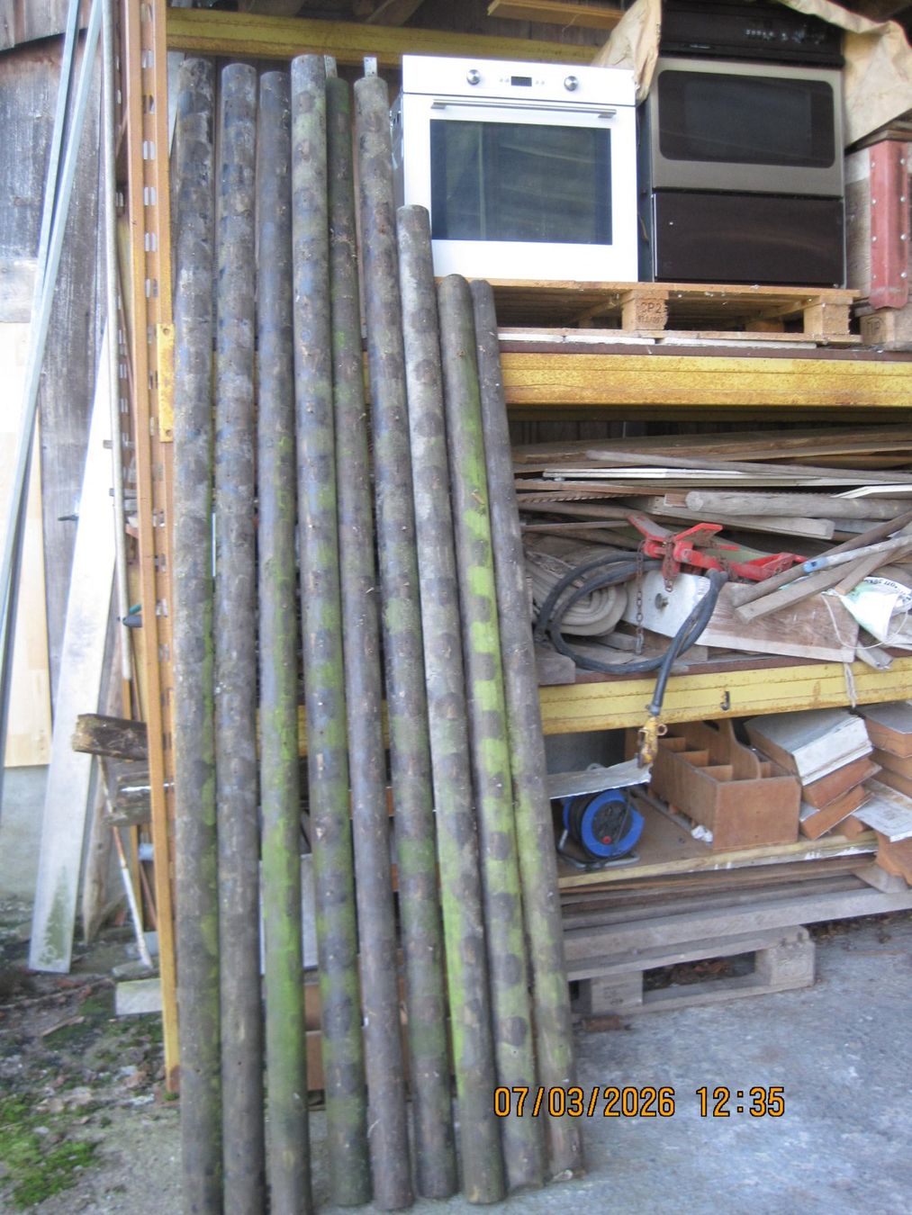 Articoli in legno: Gartenzaun Holzlatten  Impr.  gebraucht    2.5 u.2 m – Usato da Suberg venduto da Hanhasu