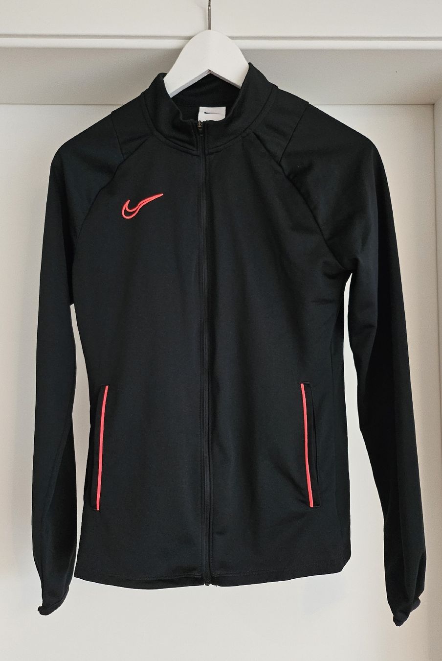 Nike Jacken: Nike Dri-FIT Trainingsjacke Schwarz Gr. S - – Gebraucht aus Altendorf von Goldi1