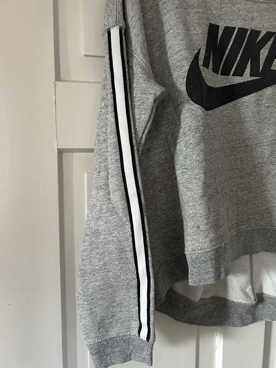 Nike Maglioni & Felpe: Nike Damen Pullover grau mit Streifen Grösse M – Usato da Frauenfeld venduto da jae_vs6j 3