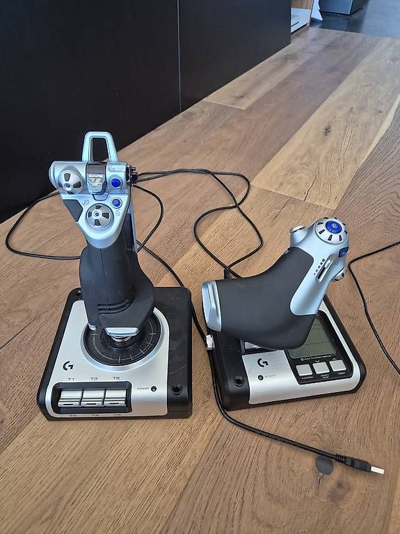Manettes: Logitech G Saitek X52 – D'occasion à Frauenfeld par Sttmusic