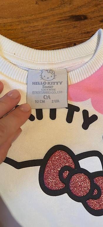 C&A Pulls et sweat-shirts: HelloKitty Pullover NEU Gr 92 – Neuf (Voir description) à Luzern par Mariab2502 1
