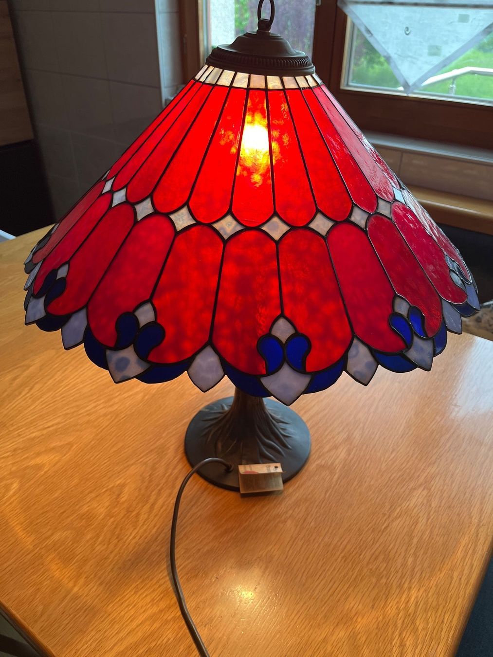 Lampes: Alte Tischlampe mit Bleiverglasung – D'occasion à St.Pantaleon par loewin71 2