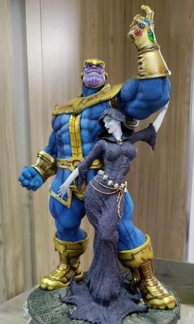 Sculture & Statue: Thanos & Lady Death – Usato da Niederrohrdorf venduto da elwey 3
