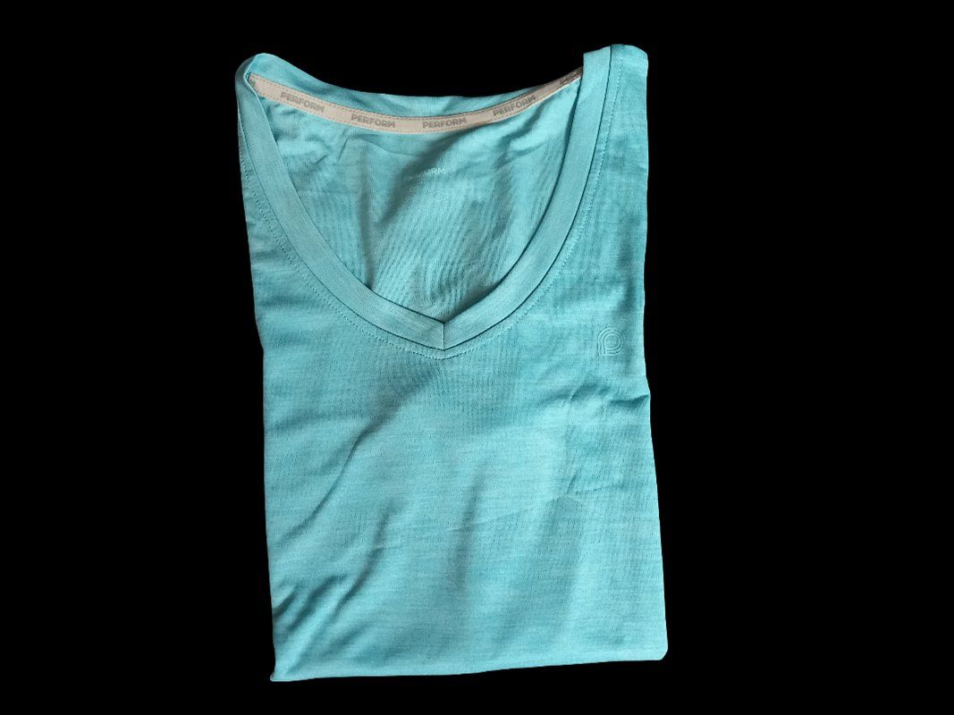 T-shirt: PERFORM Damen T Shirt Gr.42 – Usato da Hünenberg venduto da Restwert_Zug 2
