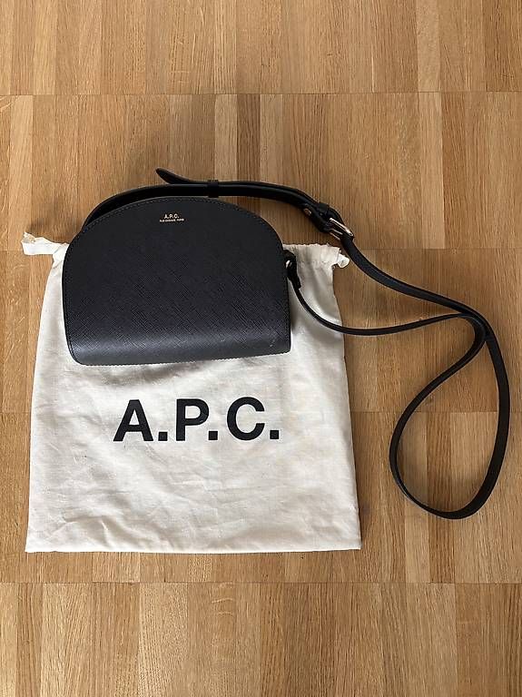 Apc Borse da donna: A.P.C. Handtasche Demi-Lune mini schwarz – Nuovo (secondo la descrizione) da Zürich venduto da Tamara066 1
