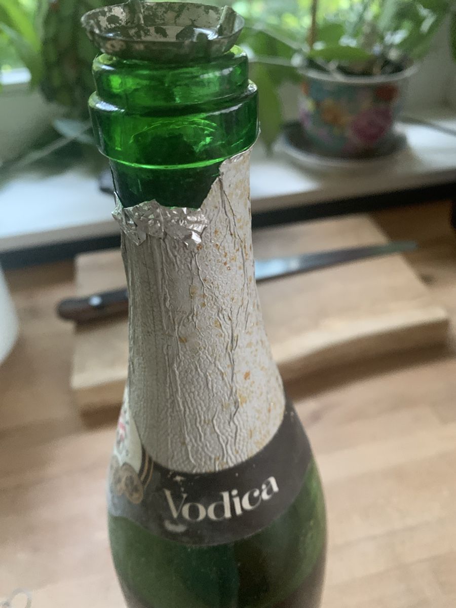 Bouteilles: Alte Schaumweinflasche 1982 oder früher, geöffnet  – D'occasion à Brugg AG par Simone92 7