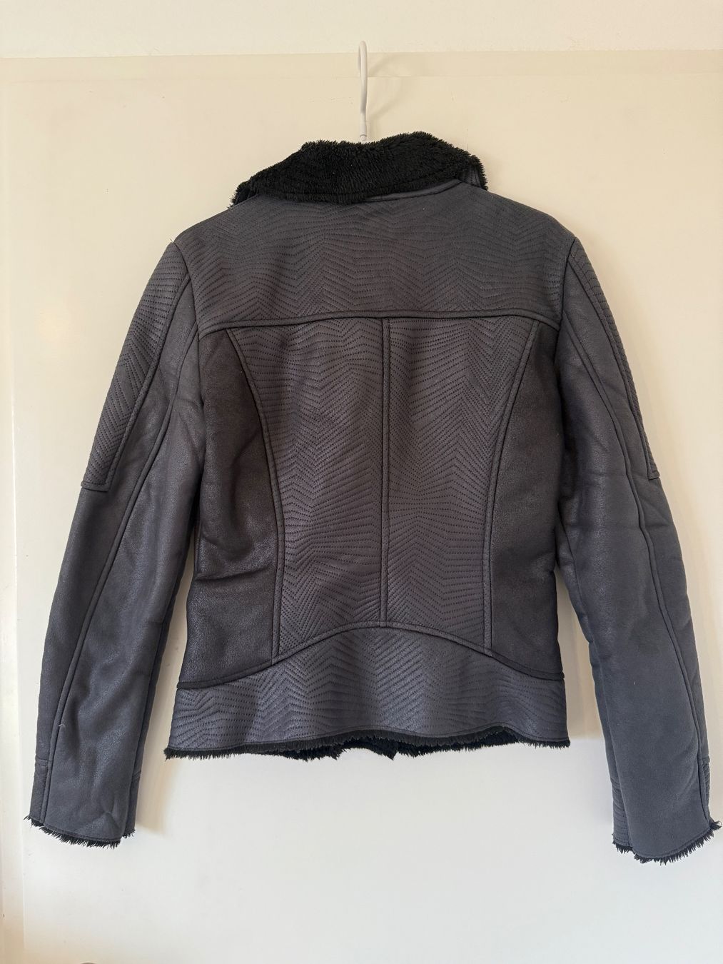 Guess Jacken: Jacket – Gebraucht aus Zürich von tre_t57m 1