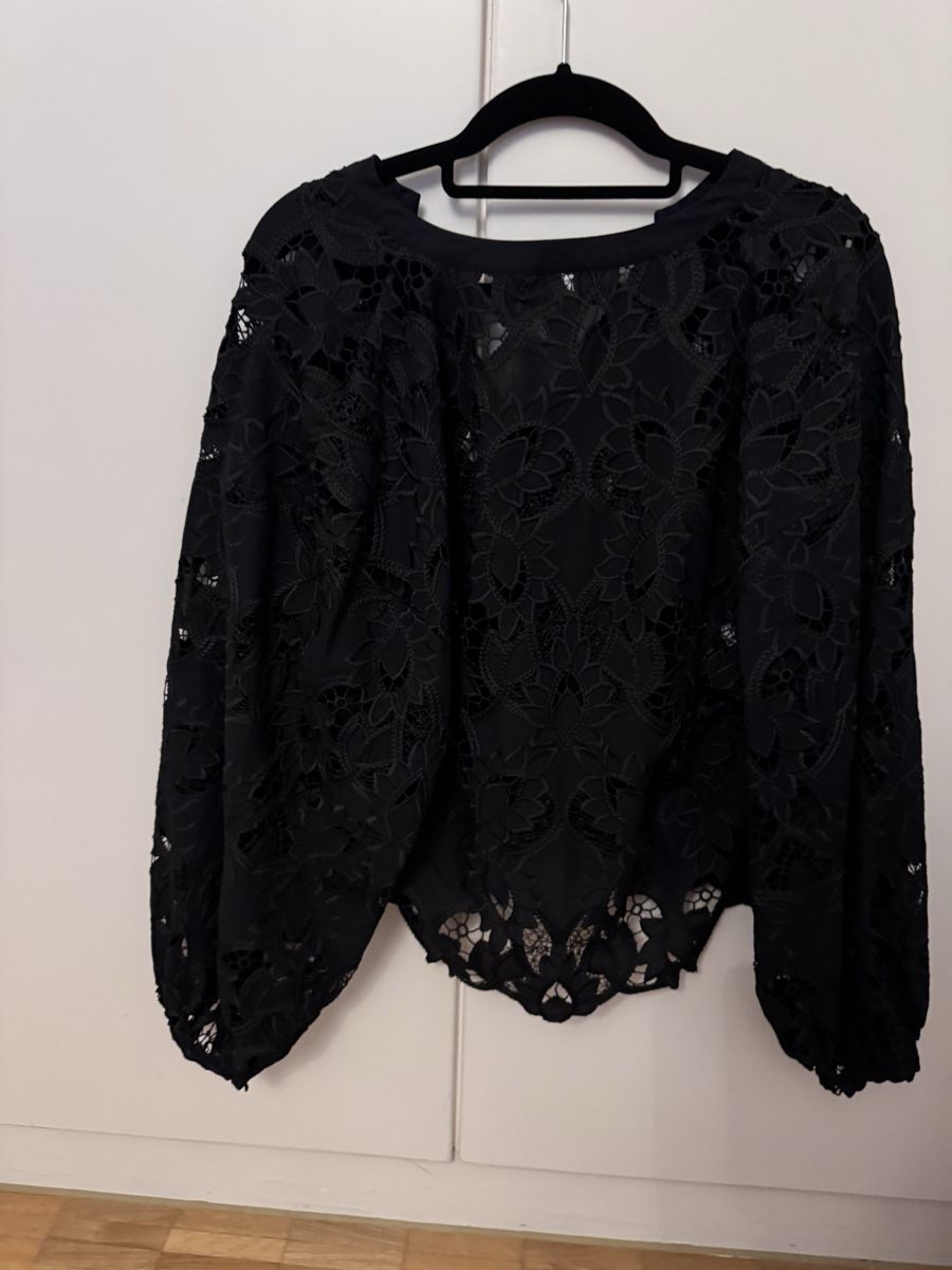 H&M Chemisiers: Lochmuster Bluse schwarz  – D'occasion à Zürich par sop_9fqf 1