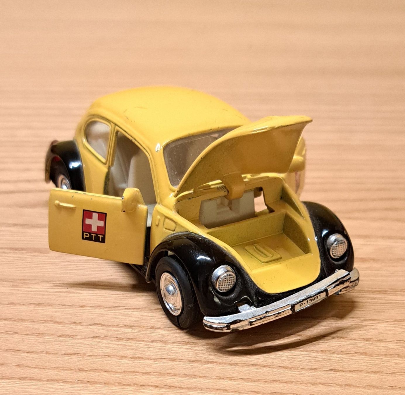 Volkswagen Modellini d'auto: Welly  VW Käfer Beetle Nr. 9049 / PTT Postauto – Usato da Dietlikon venduto da kosta.katoglou 2