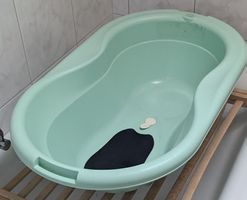 Baby Badewanne mintgrün mit Holzgitter
