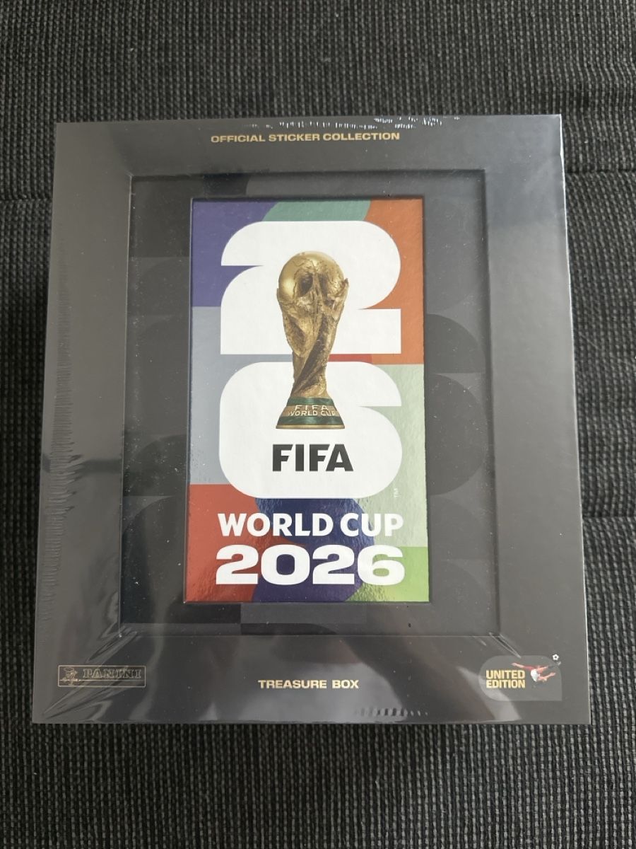 Panini Carte collezionabili: WM 2026 Panini Treasure Box Originalverpackt – Nuovo e nell'imballaggio originale da Strengelbach venduto da KW.