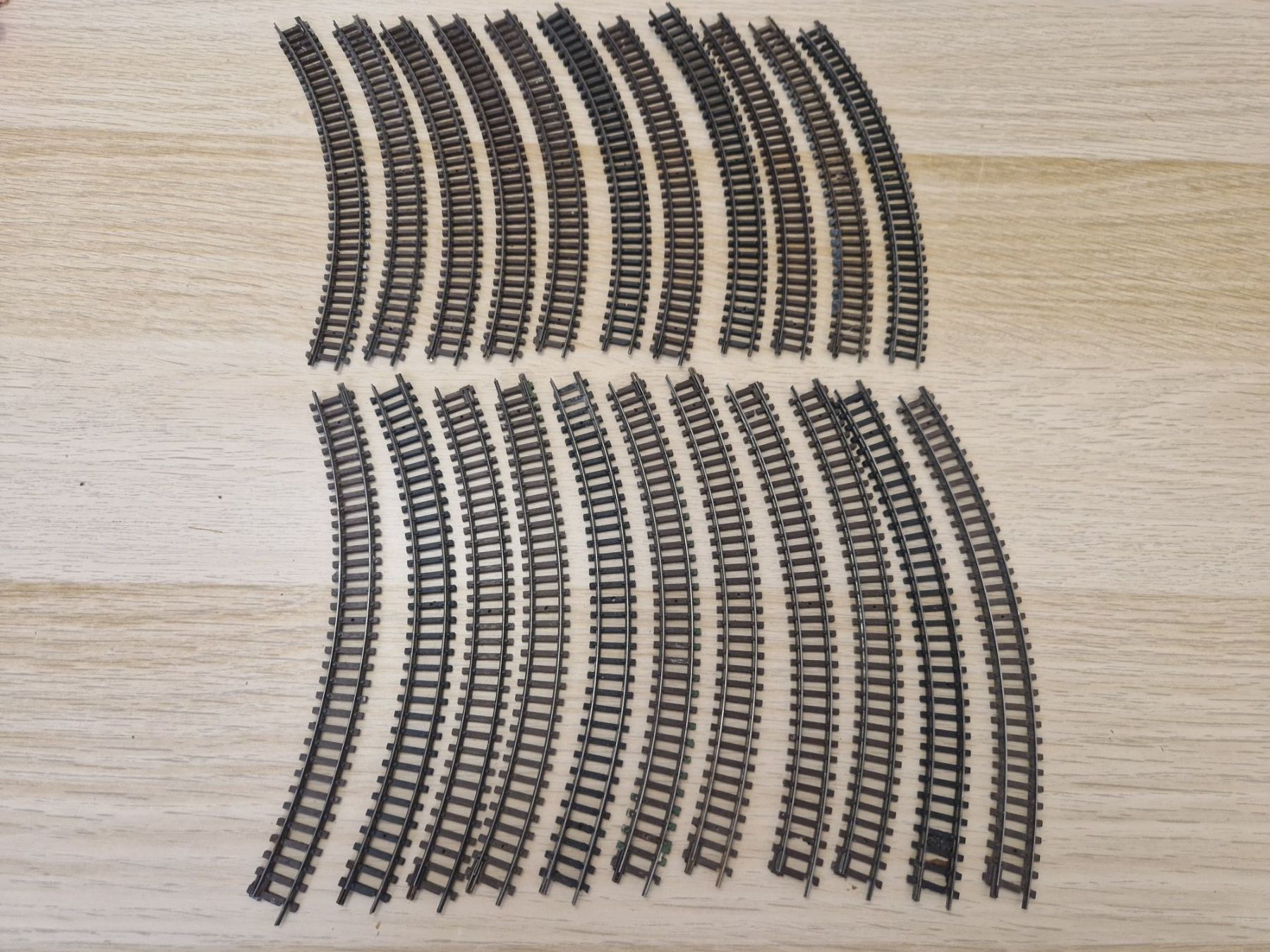 Arnold Modellini di ferrovie: Arnold N 22 x 0142 Gebogenes gleis – Usato da St-Aubin-Sauges venduto da tantome