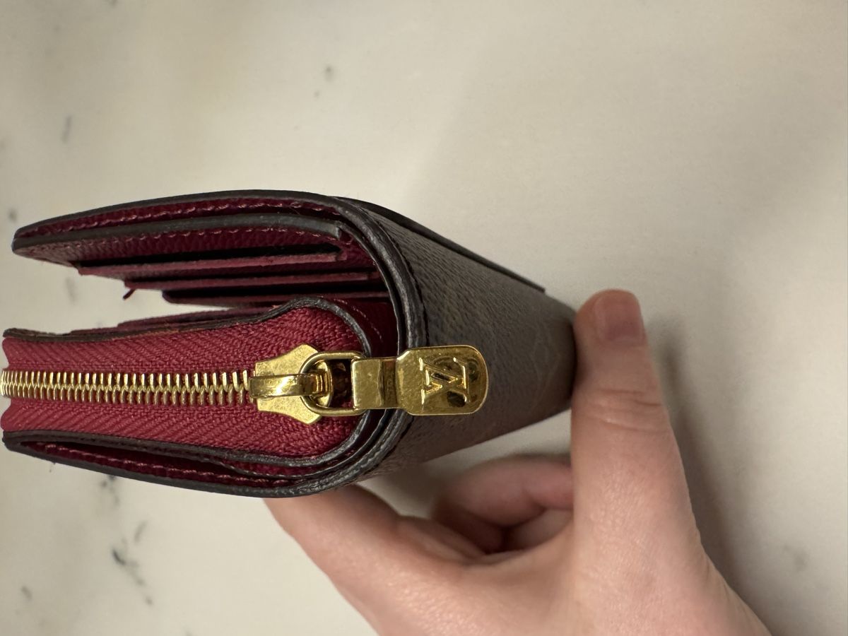 Louis Vuitton Portamonete: Louis Vuitton Lou Portemonnaie – Usato da Nänikon venduto da Belle1605 5